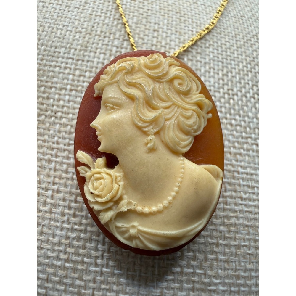 Vintage Cameo Pendant Necklace Gold Tone Chain Lady Rose Profile‎ Jewelry